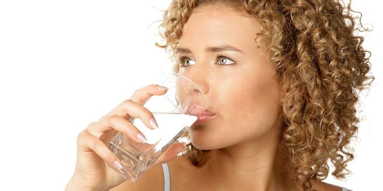 On a drinking diet, consume 1, 5 liters of purified water, in addition to other liquids
