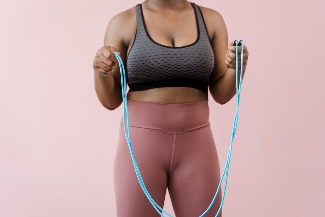 Jumping rope is a cardio workout that allows you to lose weight in the stomach area