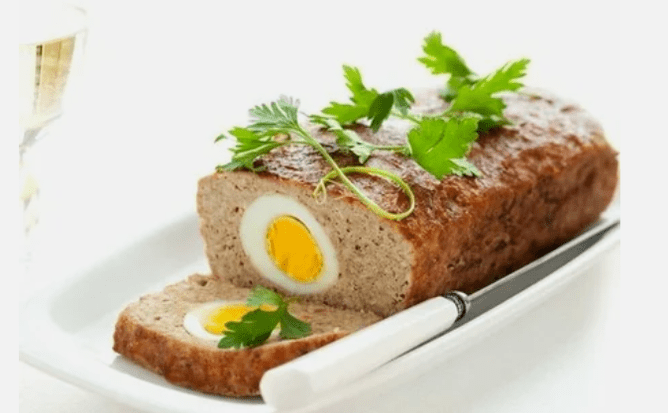 Meat roll with an egg on the Ducan's diet
